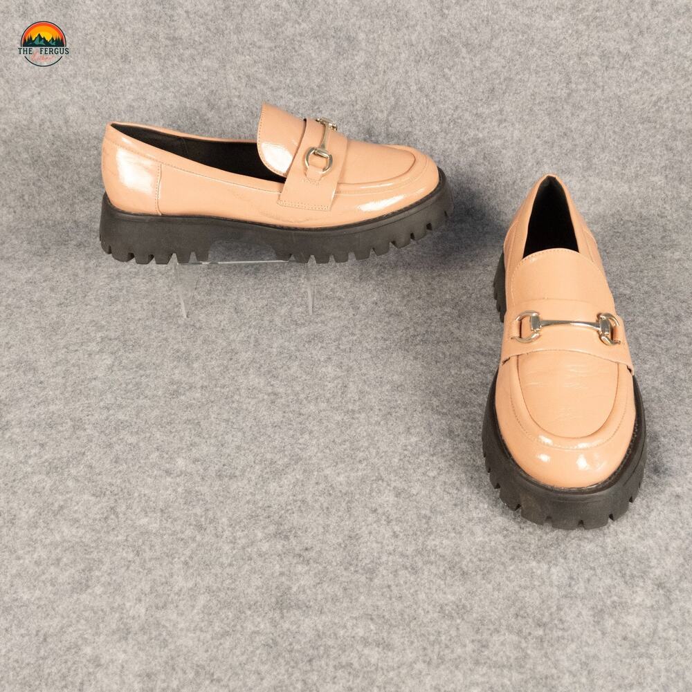 Call It Spring Loafer Flat Shoes Peach Leather Slip On Lug Sole Women's Size 8.5